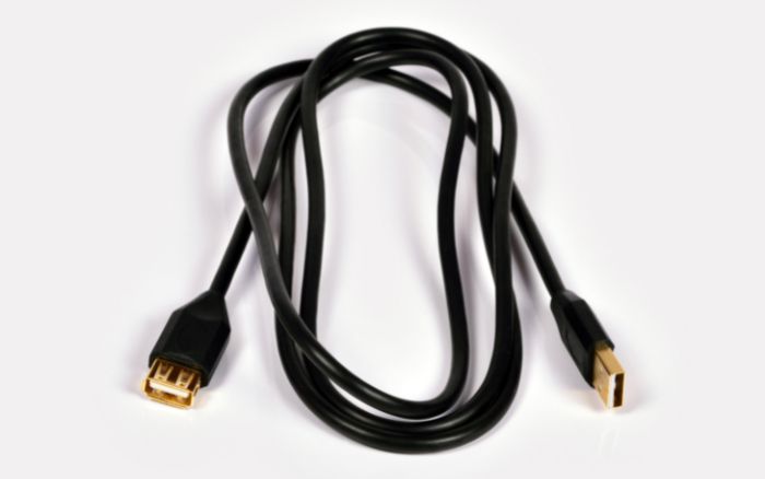 a black USB to USB cable