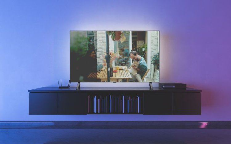dark blurry bar on the left side of tv screen