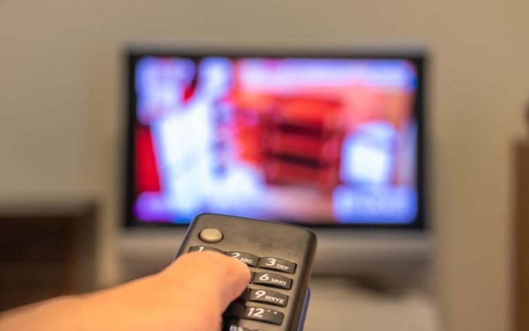 9 Effective Fixes for a TV That Won’t Change Channels