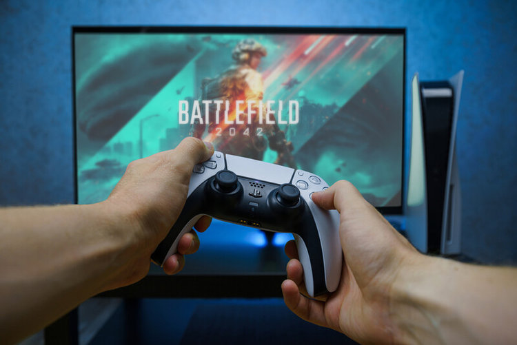 man playing Battlefield game with PS5