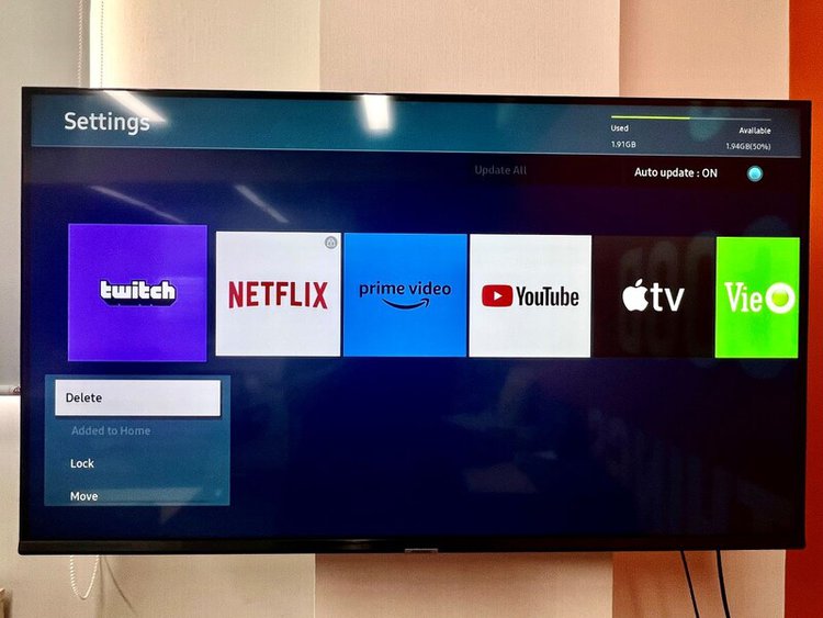 select Delete option on Samsung TV screen