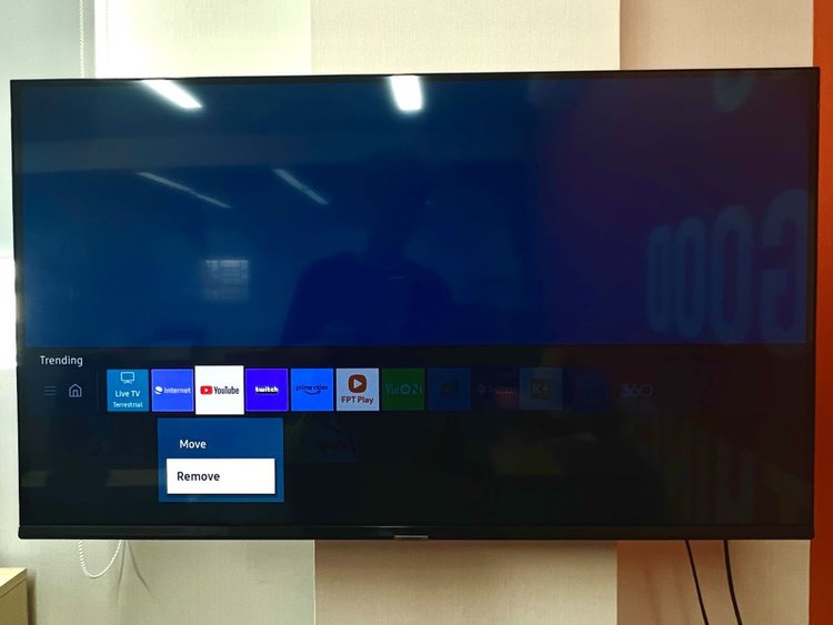 select Remove option on Samsung TV screen