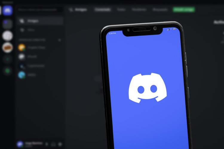 Access Discord app on smartphone and desktop app at the background