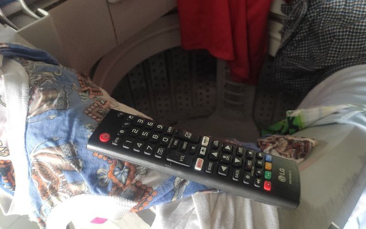 5 Instant Fixes To Revive a TV Remote After Being Washed