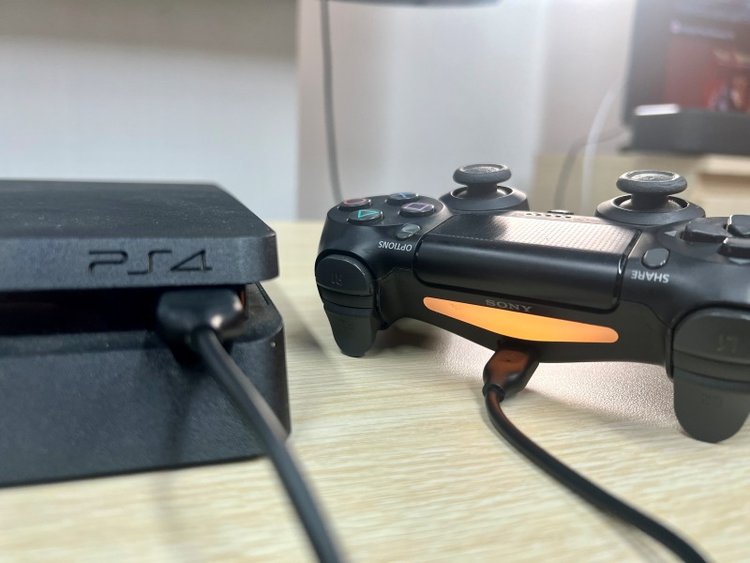 connecting controller to PS4 via USB port