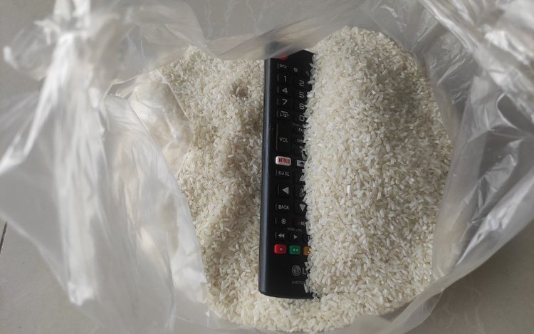 place a remote in bag of rice to soak moisture
