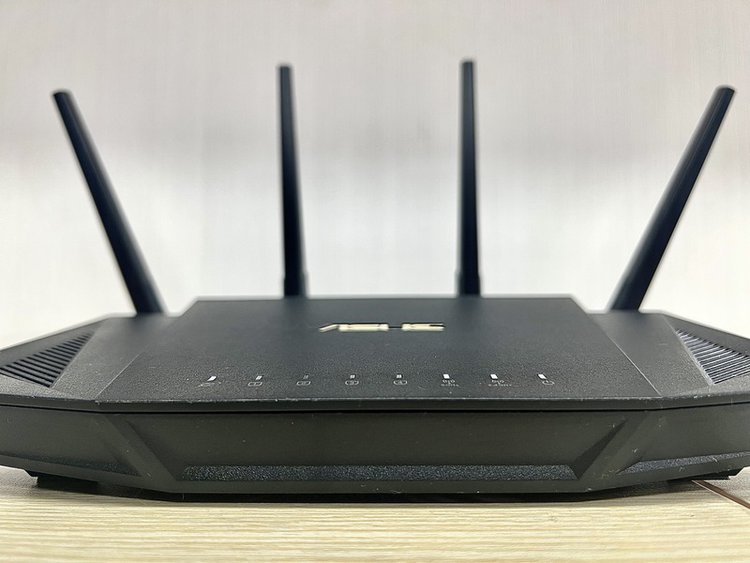 closeup view of a black wifi router