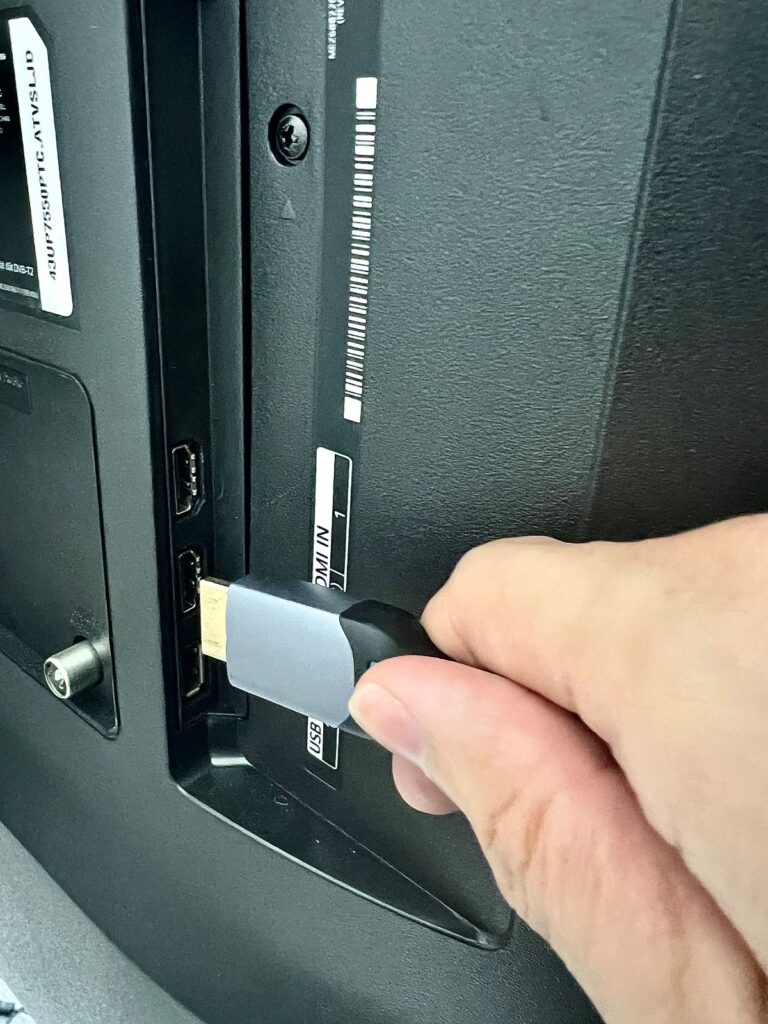 plug an HDMI cable into an HDMI port of an lg tv