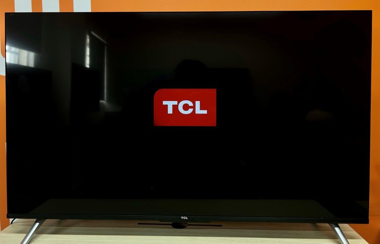 startup screen on TCL TV