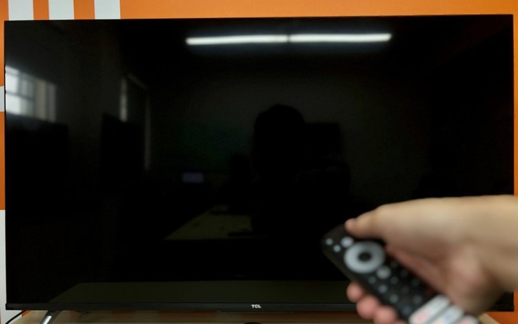 use a remote to turn on a TCL TV