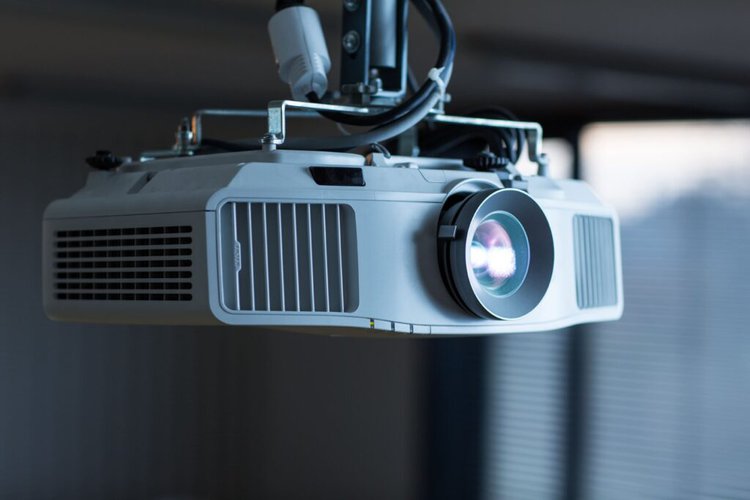 use a ceiling mounted smart projector