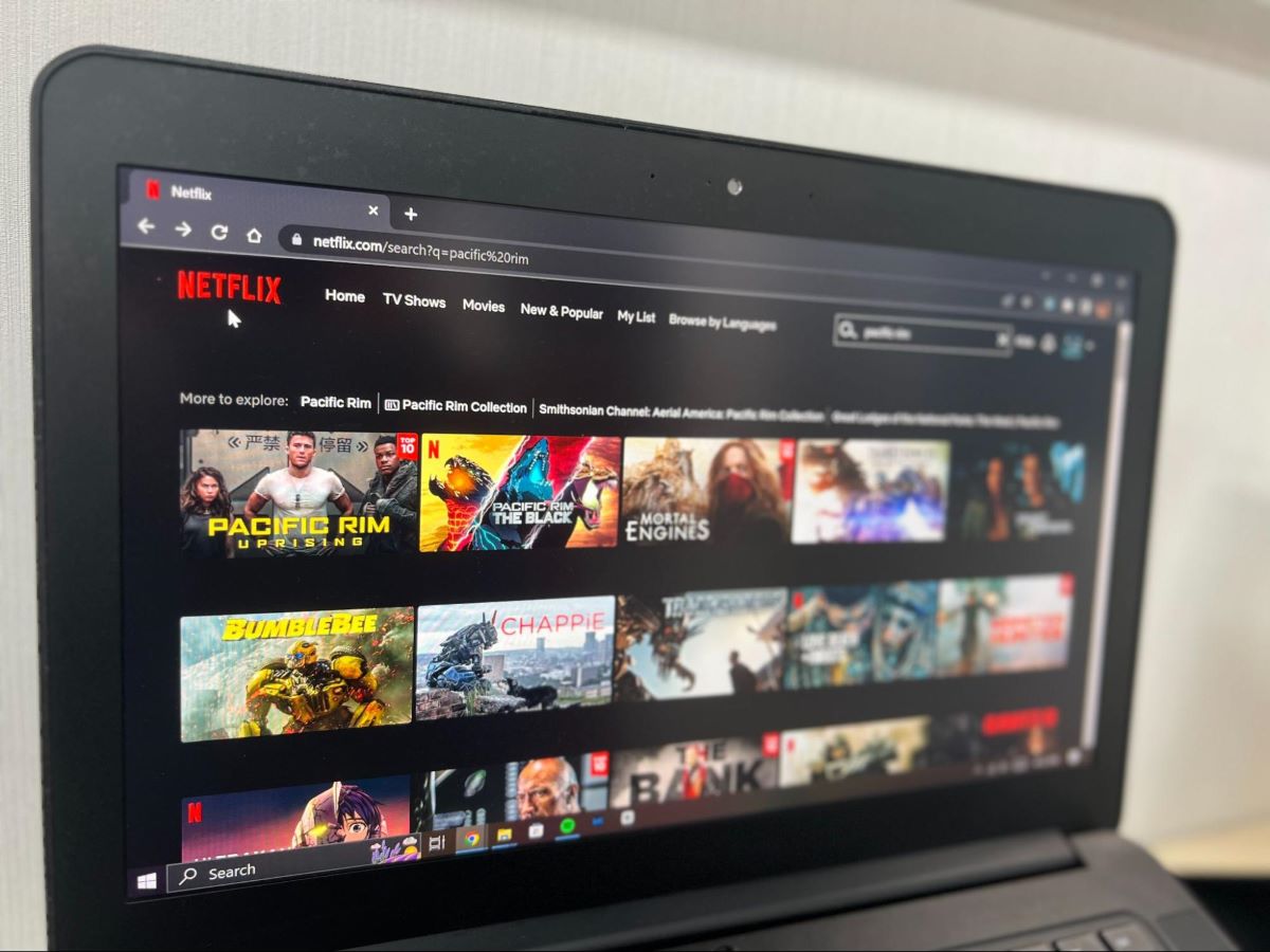 Netflix homepage website on a Windows laptop