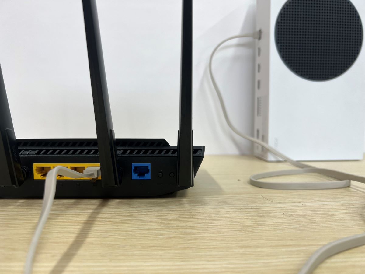 Xbox is getting internet from the Asus router via an Ethernet cable is connected to the devices