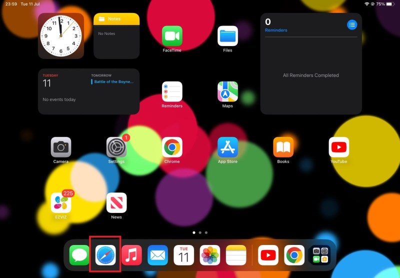 opening the Safari browser on an iPad