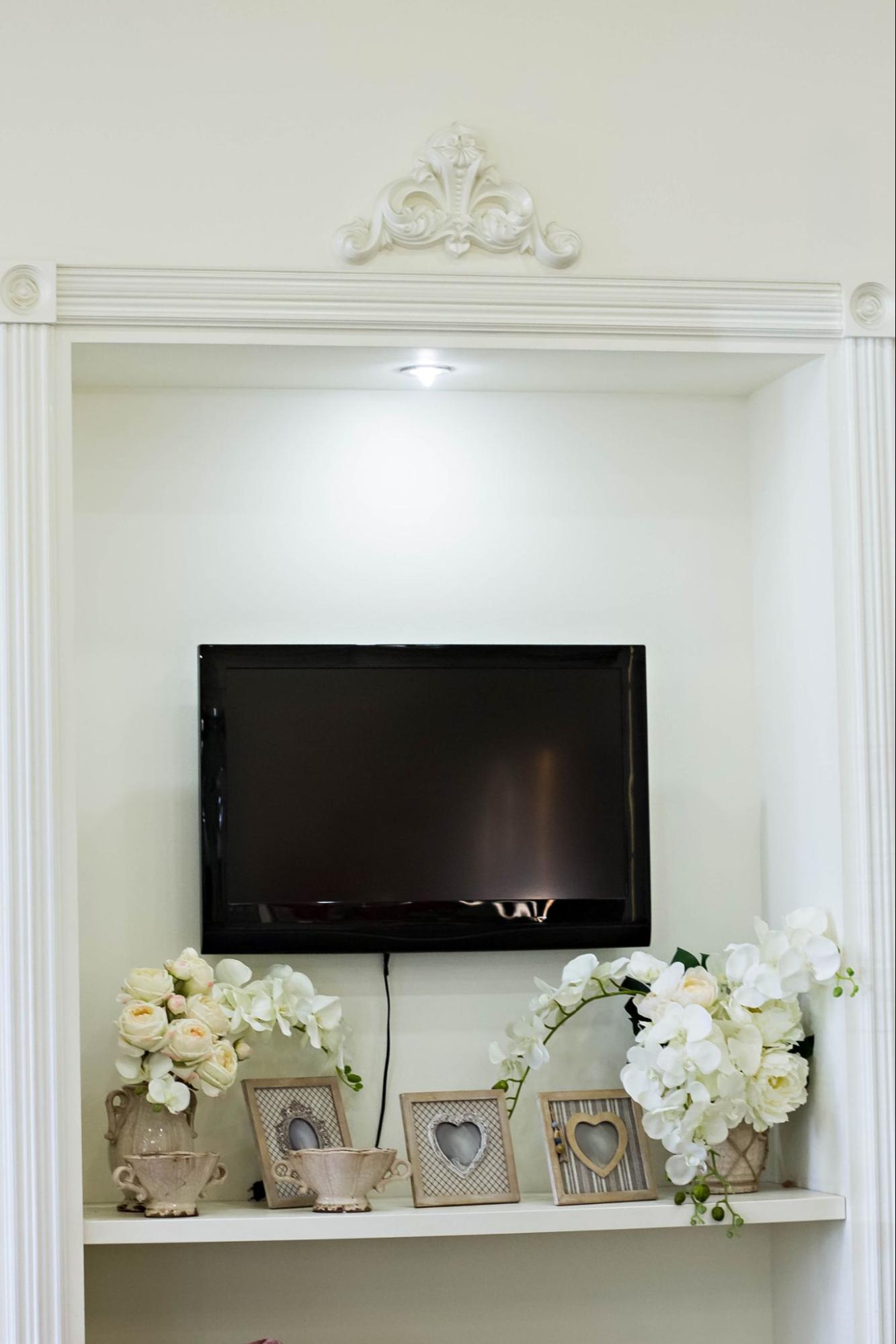 photo frames under a mounted tv 