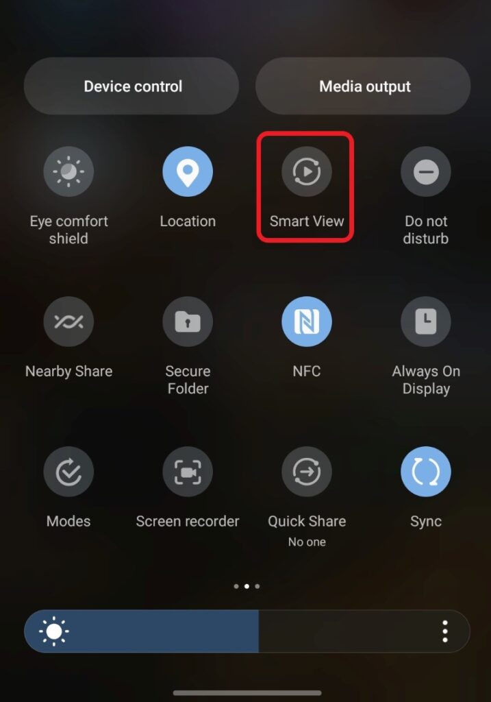 highlighted Smart View icon on Android phone Control Center